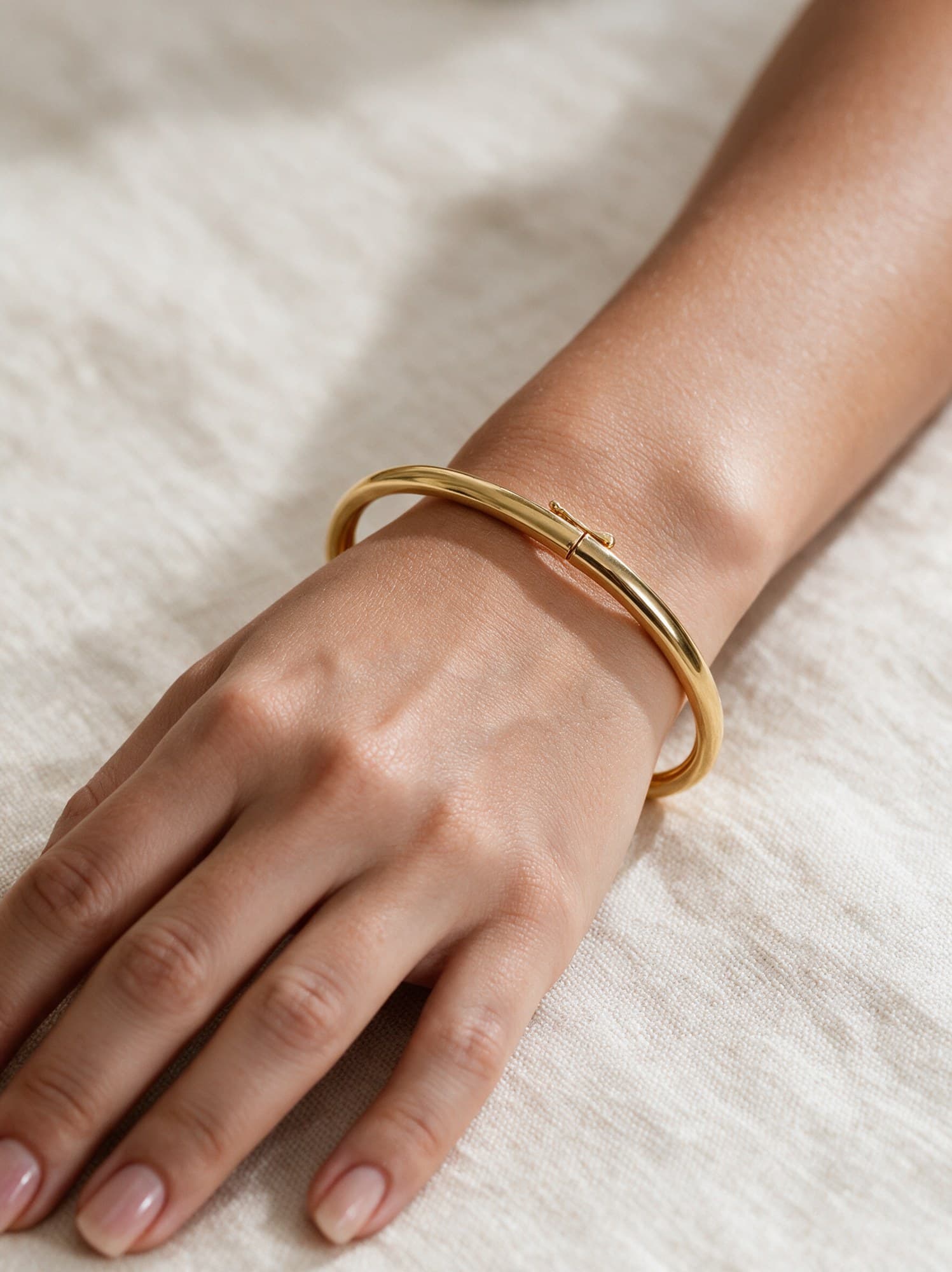 Bracelete Fino Tranqueta Liso Ouro